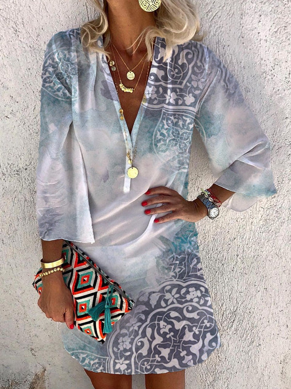 Fudus: Elegantes V-Ausschnitt-Druckkleid mit Dreiviertelärmeln