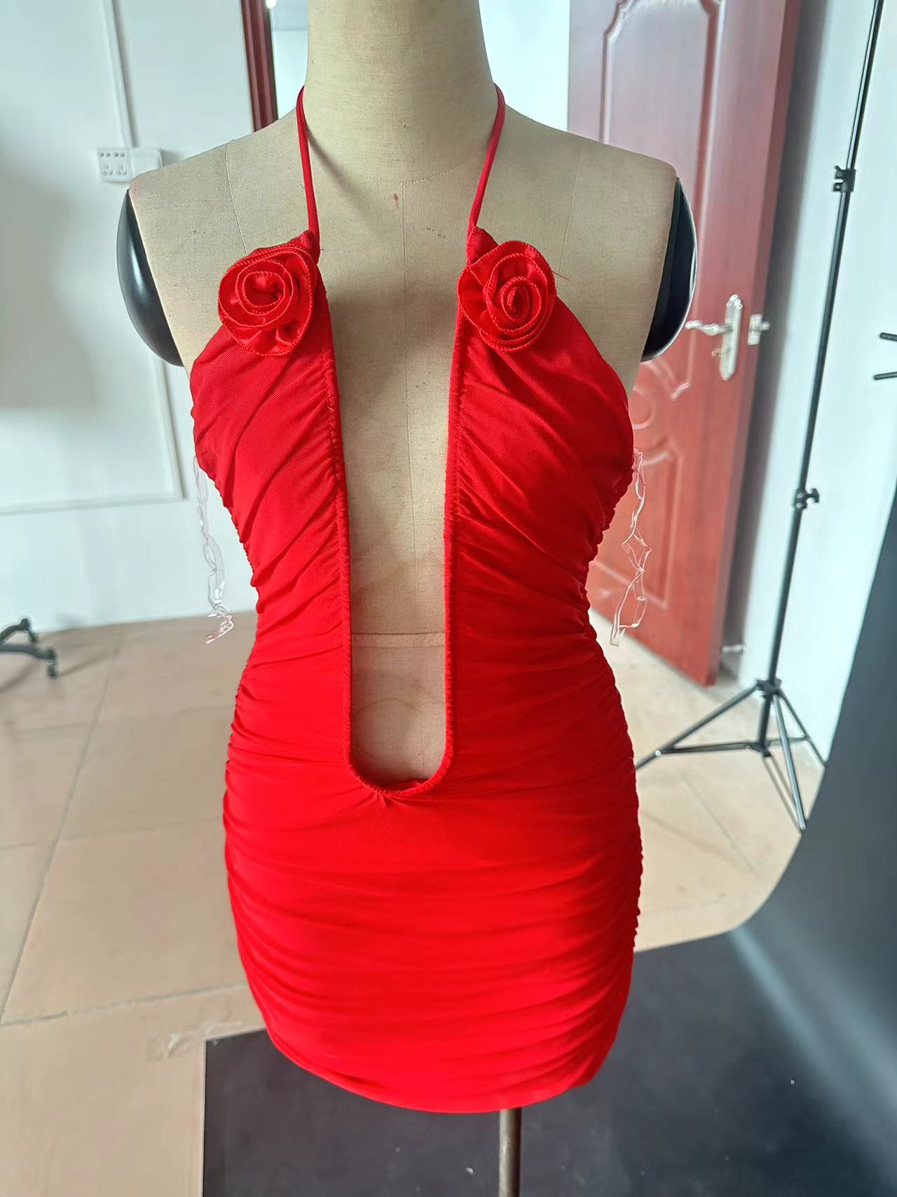 Fudus Sinnliches Spaghettiträger-Kleid mit offenem Rücken