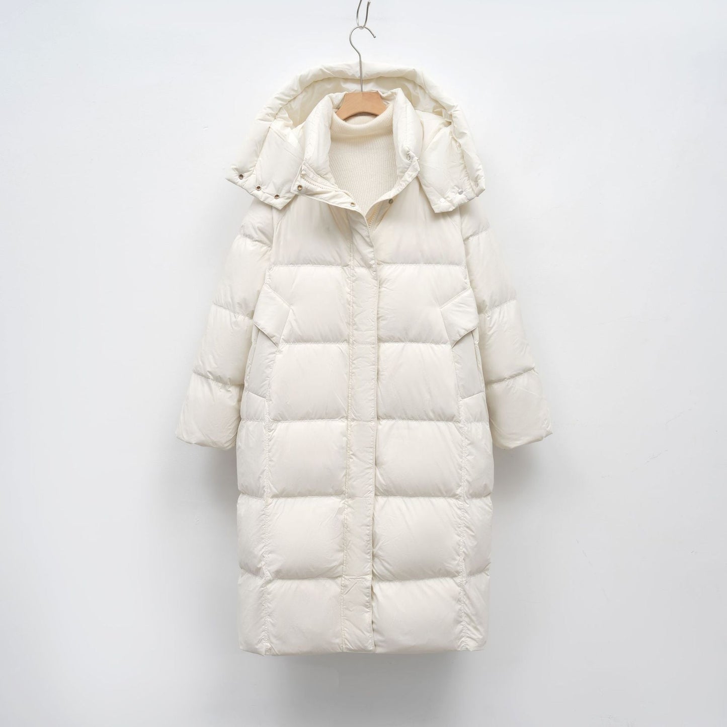 Damen Lange Daunenjacke mit verstellbarer Kapuze und luxuriösem Innenfutter Krohn-e