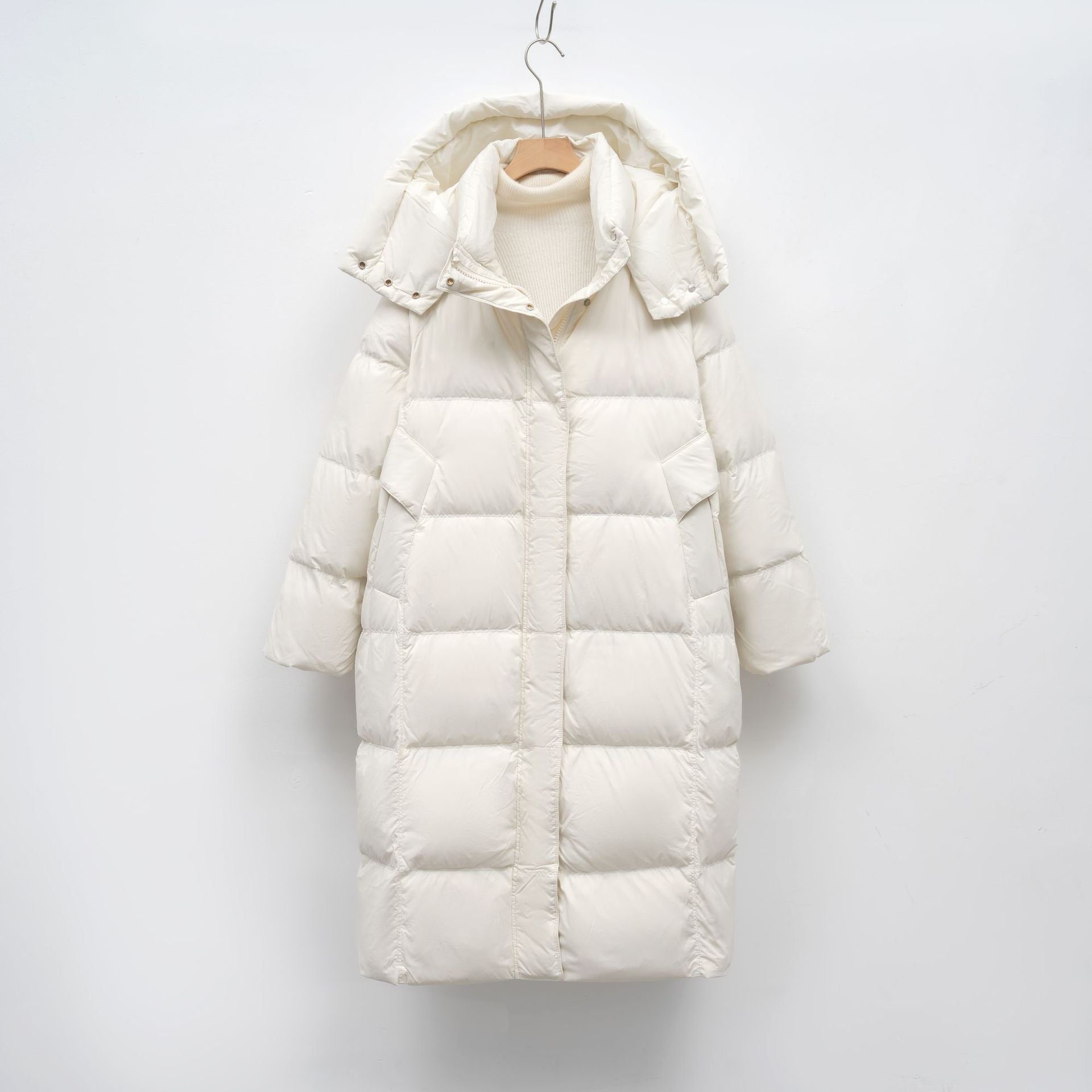 Damen Lange Daunenjacke mit verstellbarer Kapuze und luxuriösem Innenfutter Krohn-e