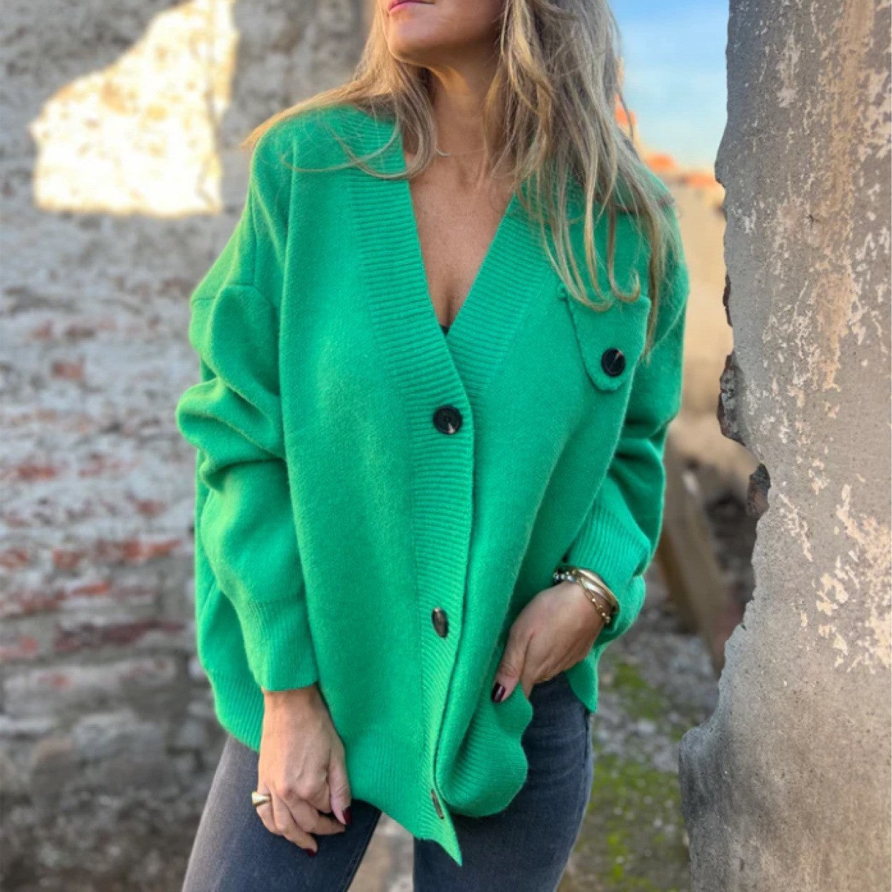 Damen lockerer Strickcardigan mit asymmetrischem Schnitt und Knopfdetails Krohn-e