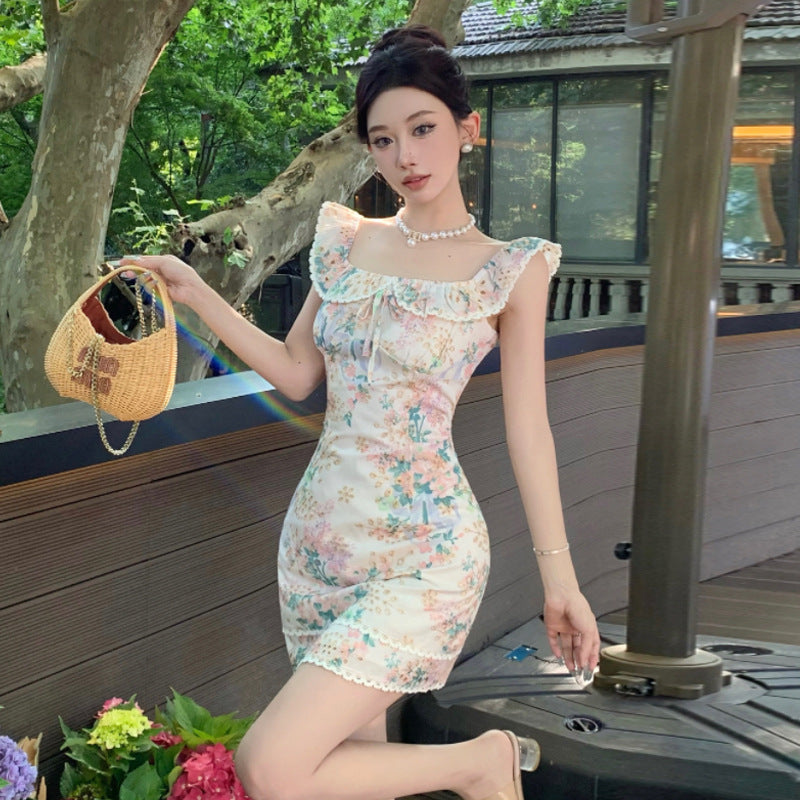 Fudus Schleifenkleid mit quadratischem Ausschnitt