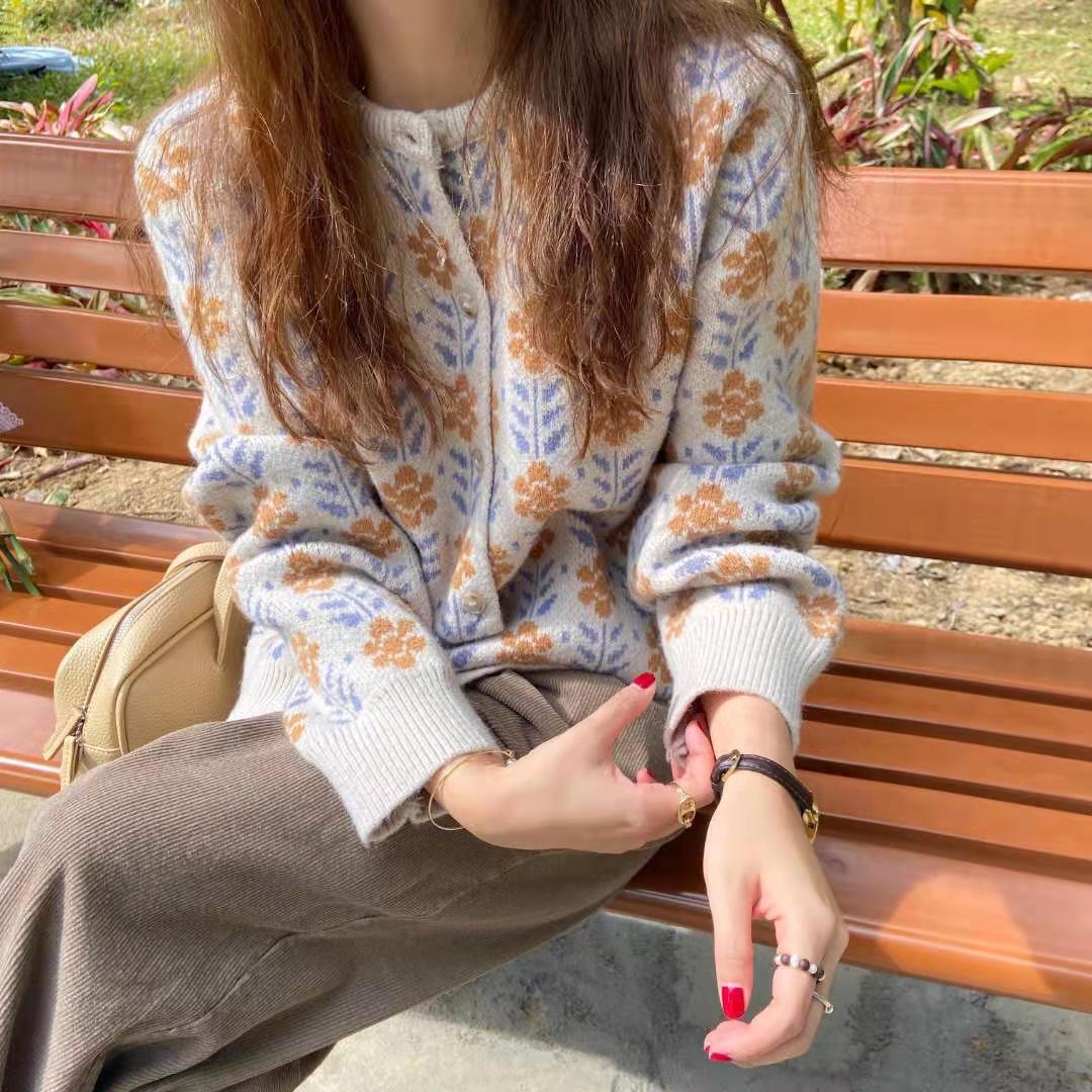 Damen Strickjacke mit floralen Muster und Knöpfen Krohn-e