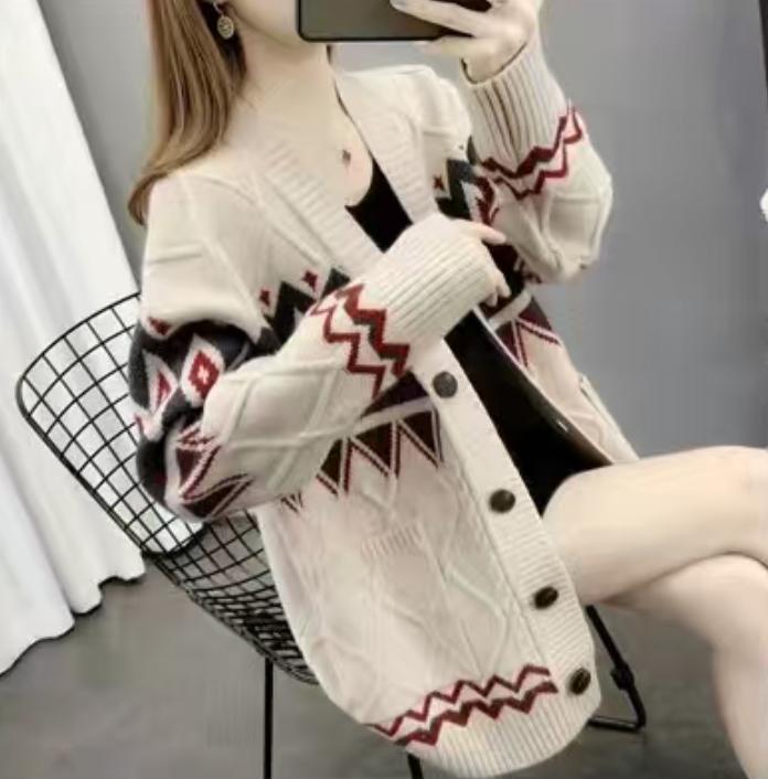 Damen Strickjacke mit modernem Zopf- und geometrischem Muster Krohn-e