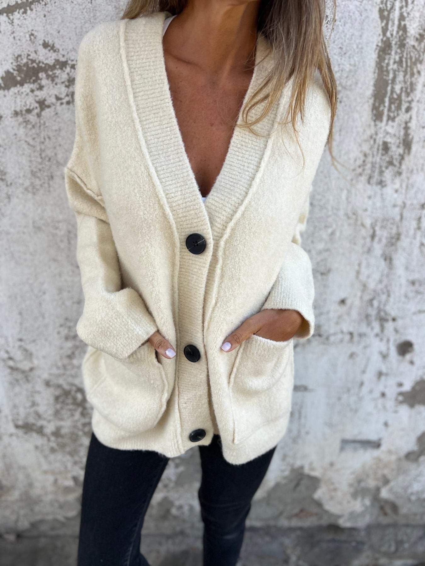 Damen kuschelige Strickjacke mit großen Taschen und Knopfdetails Krohn-e