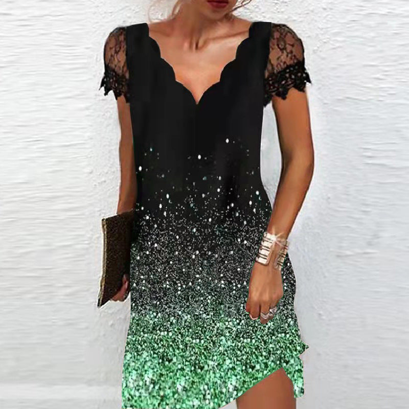 Modernes, kurzes Spitzenkleid mit V-Ausschnitt und Wellenform von Fudus