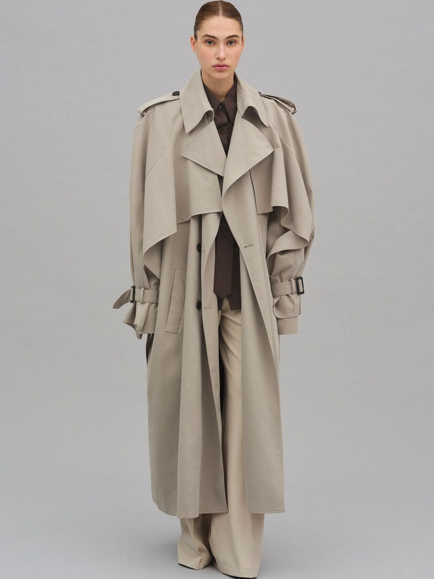 Damen Oversized Trenchcoat mit detailreichen Drapierungen und modischem Schnitt Krohn-e