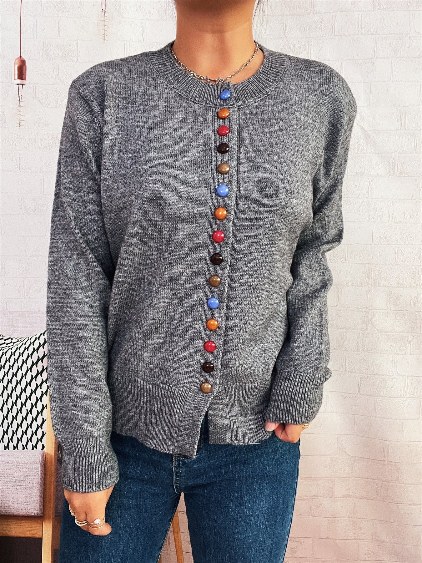 Damen stilvolle Strickjacke mit bunten Knöpfen Krohn-e