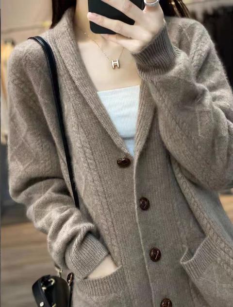Damen Strickcardigan mit eleganter Struktur und großen Holzknöpfen Krohn-e