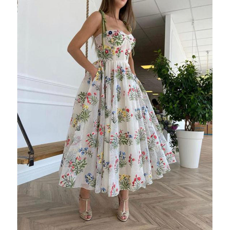 Fudus lässiges Spaghettiträger-Druckkleid