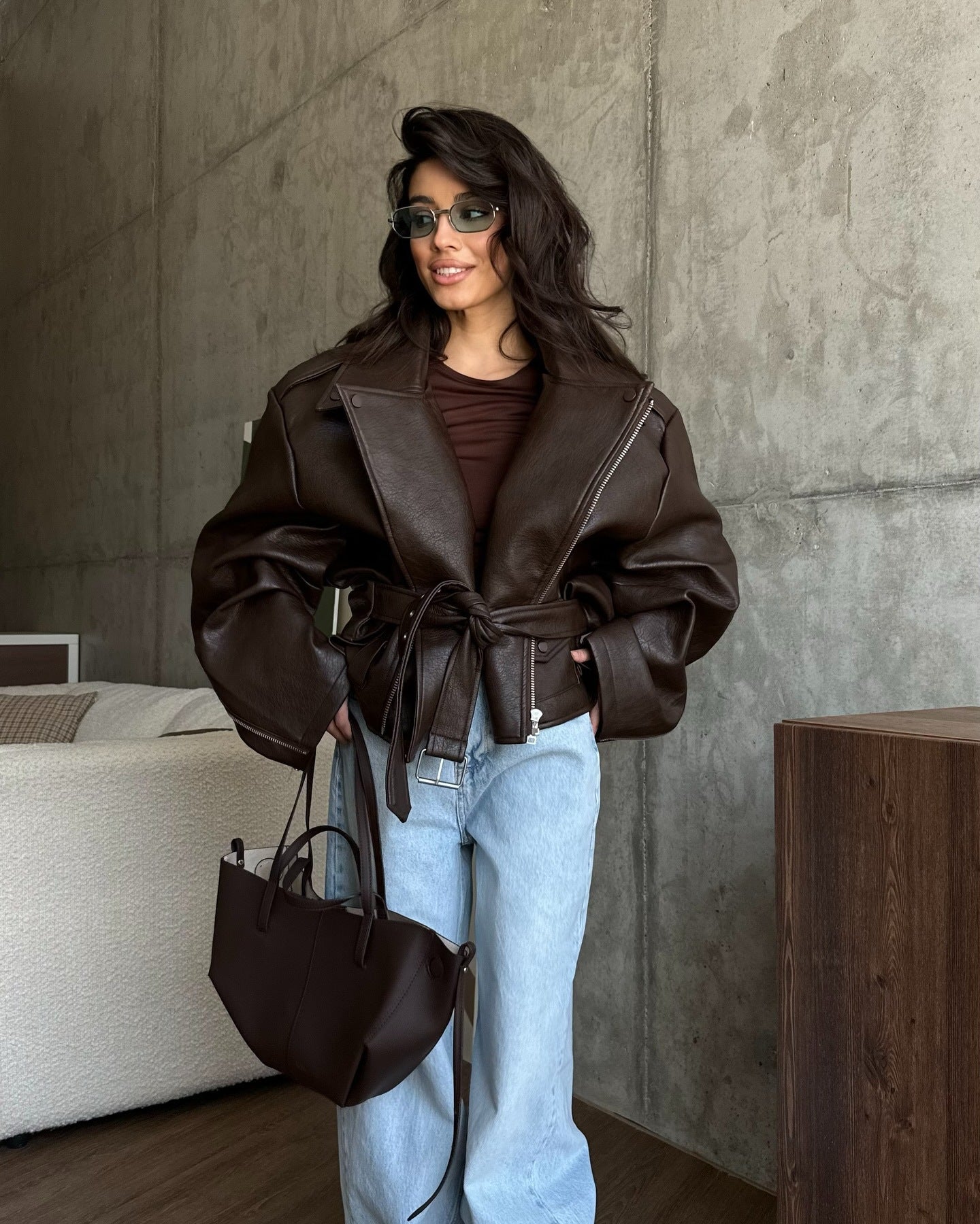 Damen elegante Kunstlederjacke mit Gürtel und übergroßen Ärmeln Krohn-e