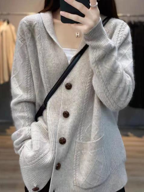 Damen Strickcardigan mit eleganter Struktur und großen Holzknöpfen Krohn-e