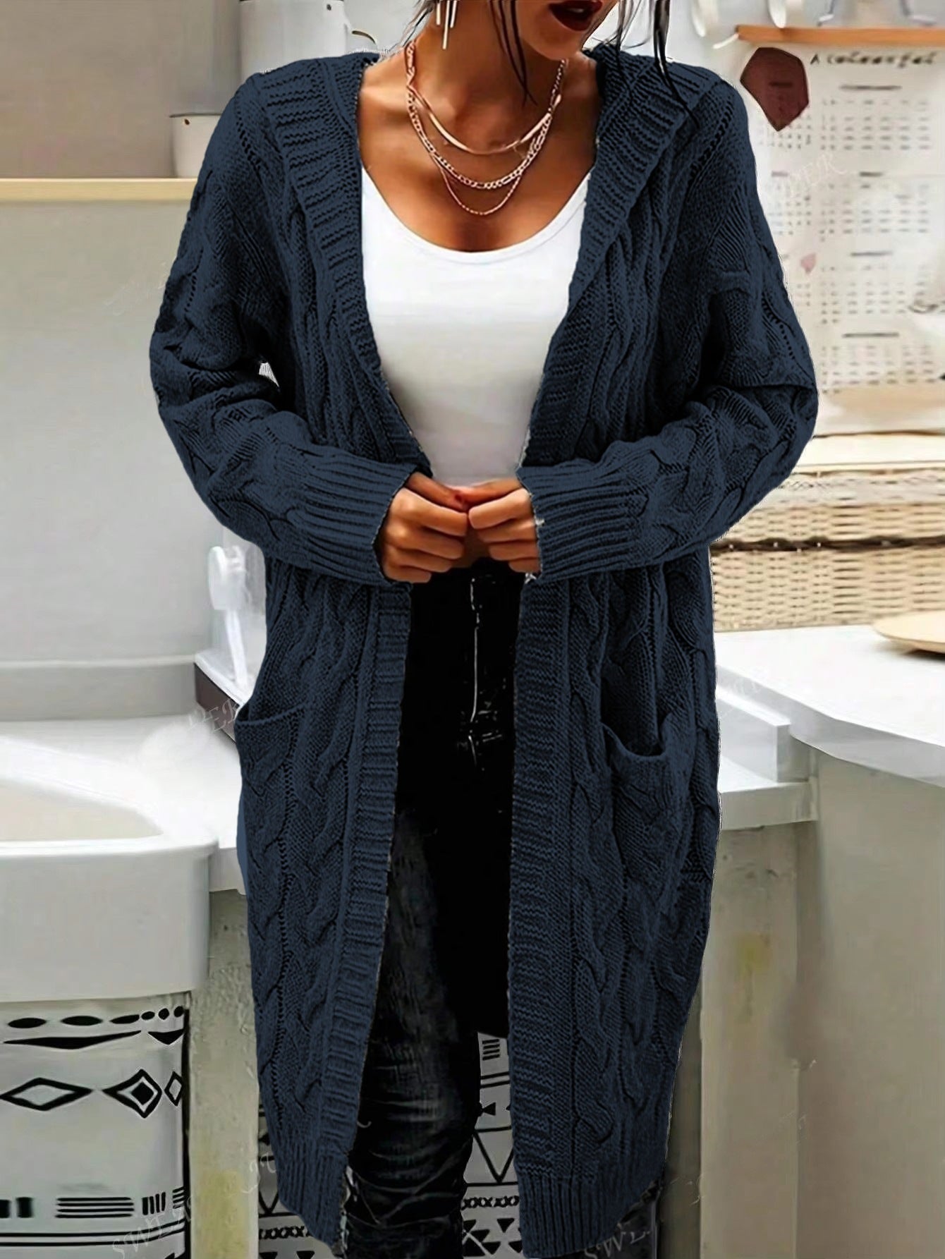 Damen Strickjacke im lässigen Langschnitt mit Zopfmuster und praktischen Taschen Krohn-e