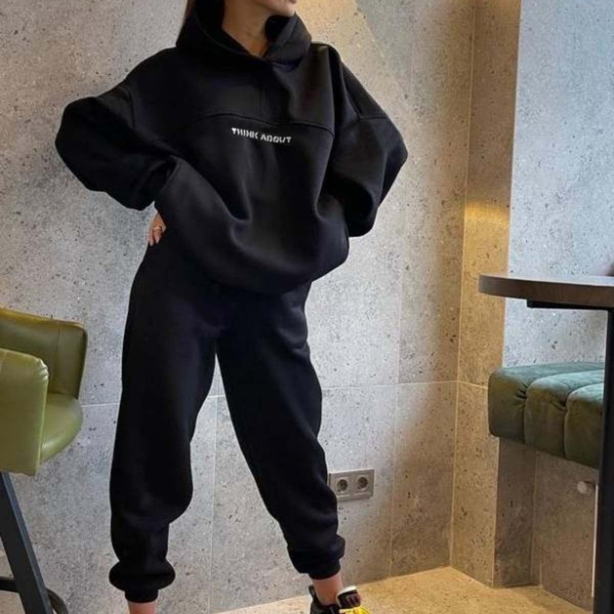 Damen sportlicher Hoodie mit auffälligem Schriftzug Krohn-e