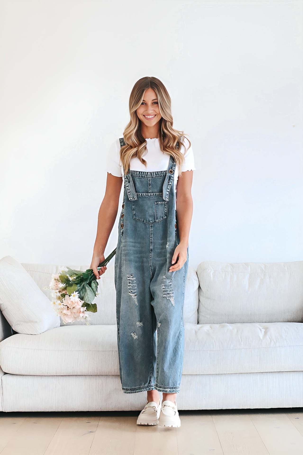 Damen Latzhose mit modischen Destroyed-Details und weitem Schnitt Krohn-e
