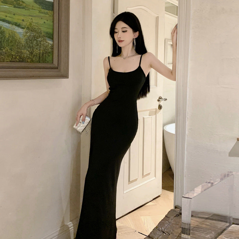 Fudus | Langes Trägerkleid mit sinnlicher Rückenspitze