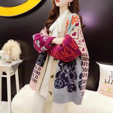 Damen Strickjacke mit lebhaftem Motiv und praktischen Knopfdetails Krohn-e