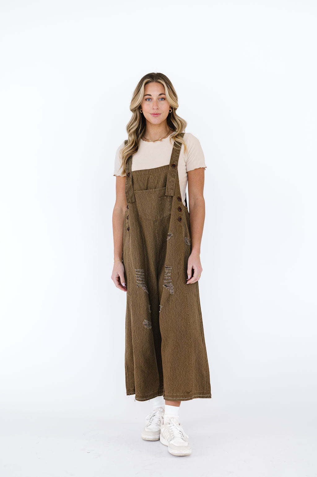 Damen Latzhose mit modischen Destroyed-Details und weitem Schnitt Krohn-e
