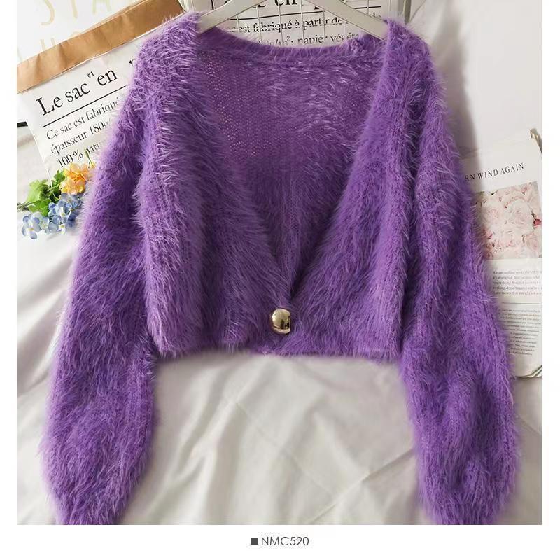Damen Flauschige Kurzstrickjacke mit V-Ausschnitt und Knopfdetail Krohn-e