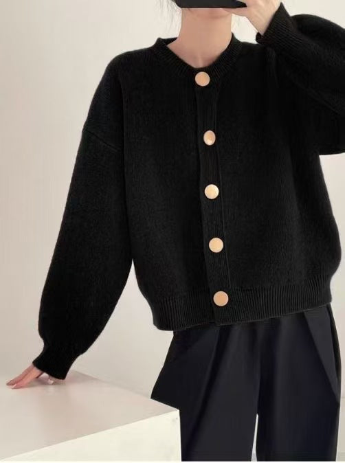 Damen Oversized Strickjacke mit großen Holzknöpfen und weitem Schnitt Krohn-e