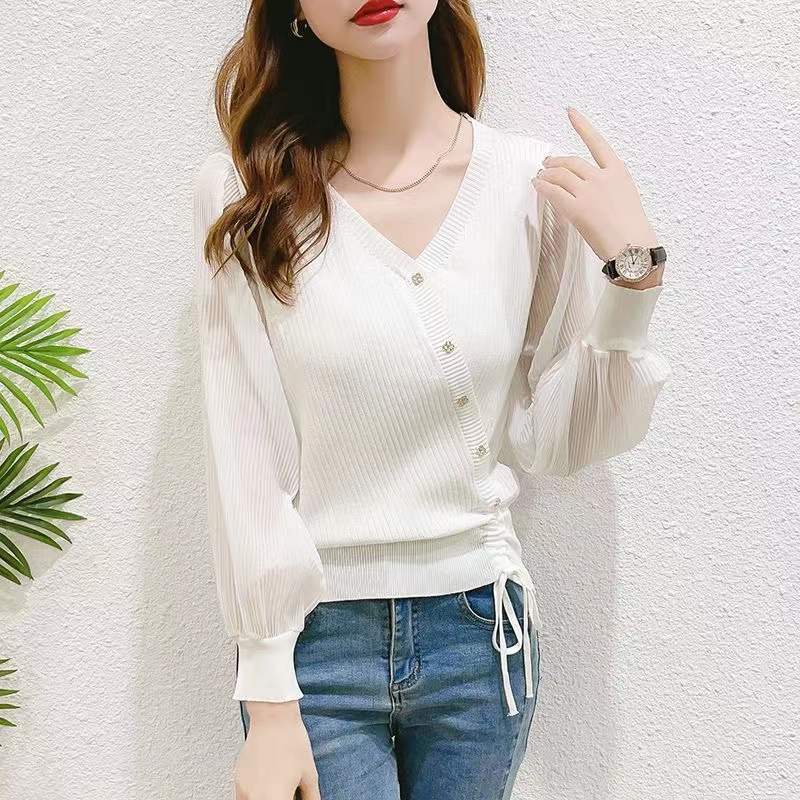 Damen eleganter Strickpullover mit Knopfdetails und transparenten Ärmeln Krohn-e