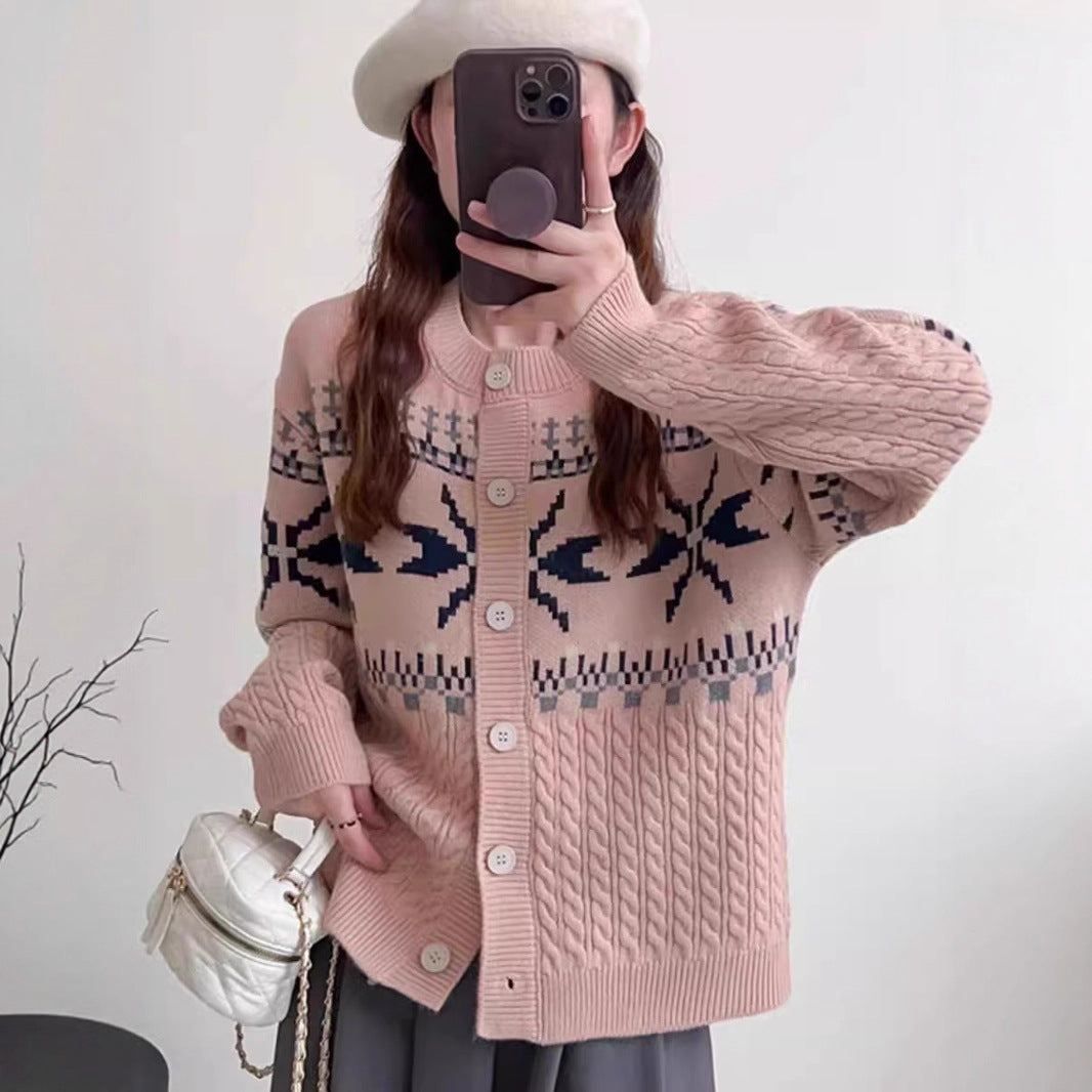 Damen Strickjacke mit traditionellen Mustern und großen Knöpfen Krohn-e
