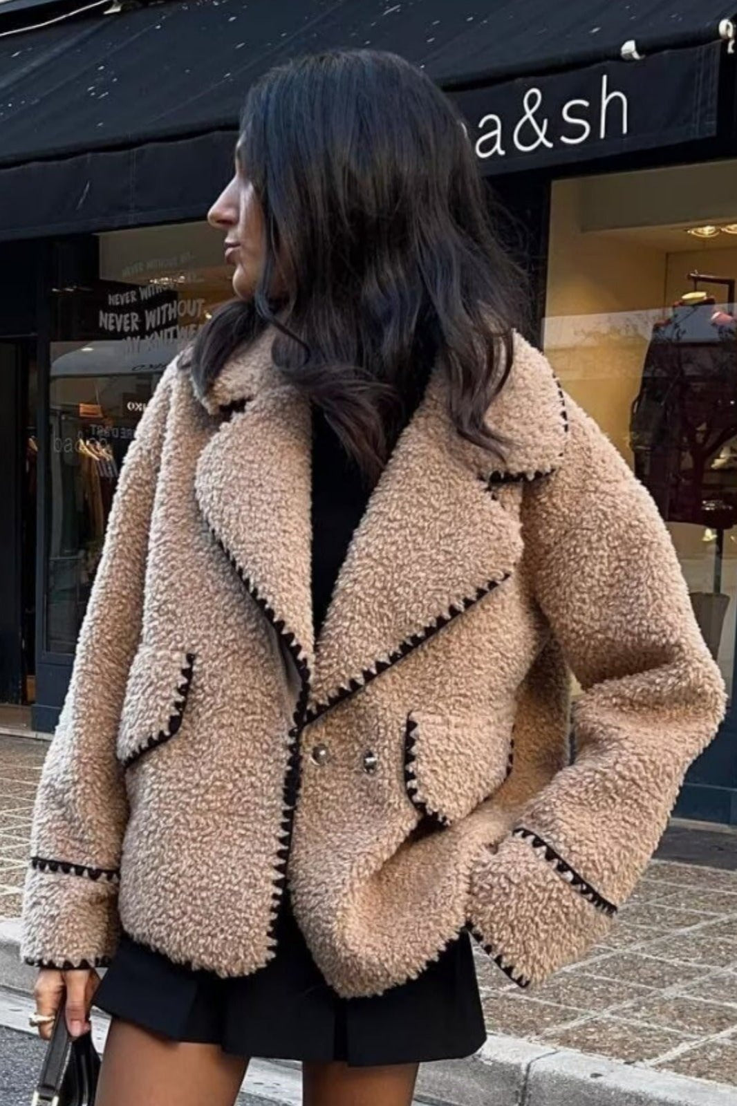 Krohn-e | Croppte Plüschjacke Imitiertes Fell Komfortabel und Trendy