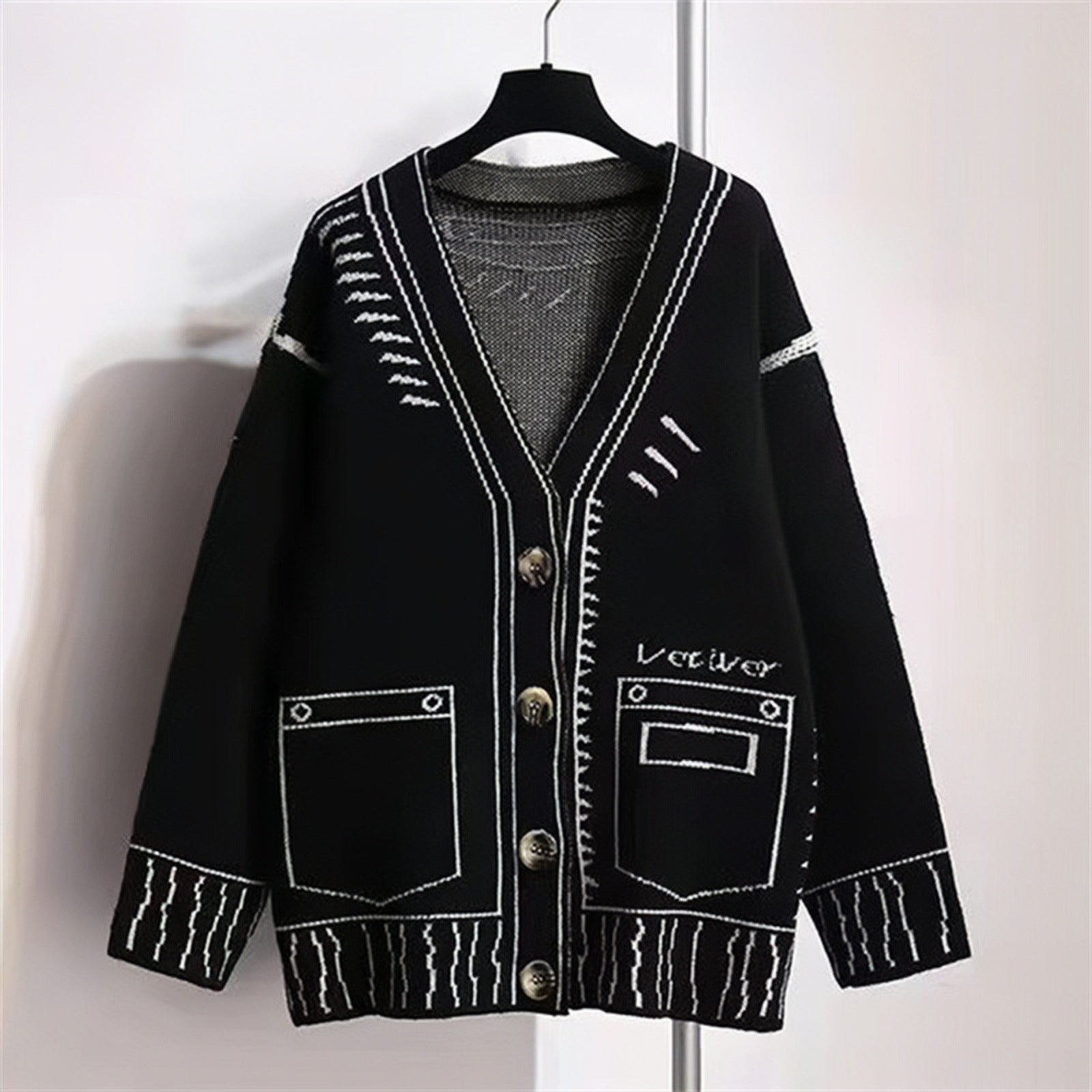 Damen Strickjacke mit einzigartigem grafischen Design und hochwertigen Knopfdetails Krohn-e