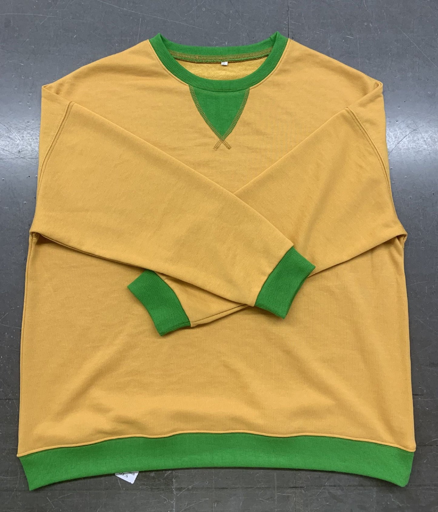 Damen lässiges Sweatshirt mit V-Ausschnitt und Kontrastbündchen Krohn-e