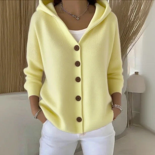 Damen Kapuzenstrickjacke mit praktischen Knopfdetails und lässigem Schnitt Krohn-e