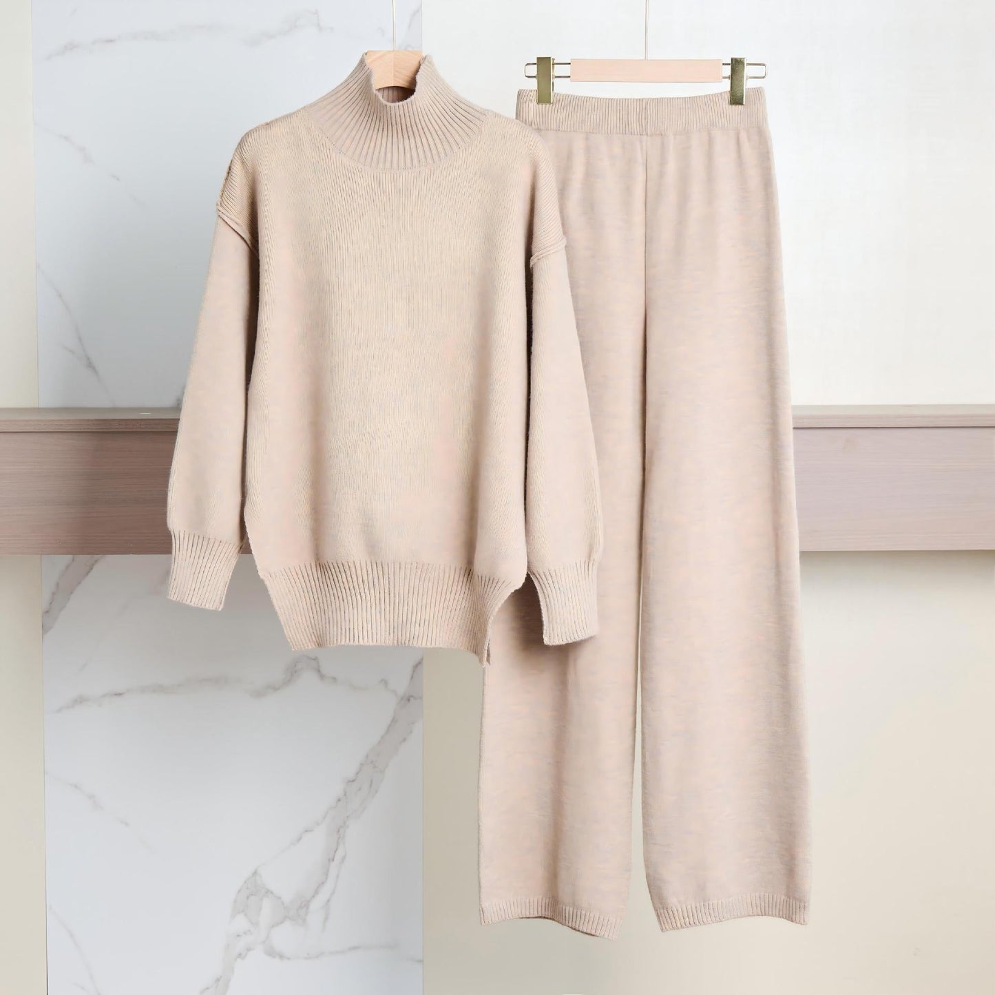 Damen Gemütliches Strickensemble mit hohem Kragen und weit geschnittenen Hosen Krohn-e
