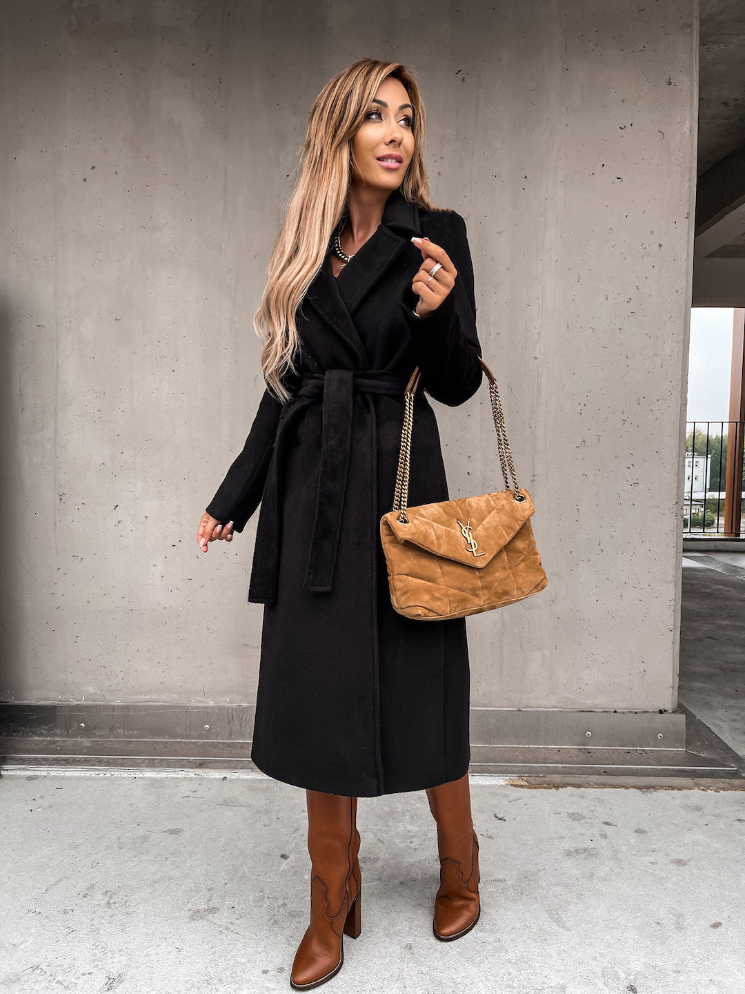 Damen eleganter langärmeliger Wollmantel mit Taillengürtel Krohn-e