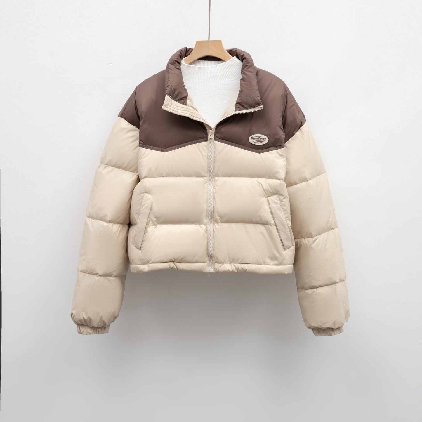 Damen modische kurz geschnittene Steppjacke mit hohem Kragen und praktischem Reißverschluss Krohn-e
