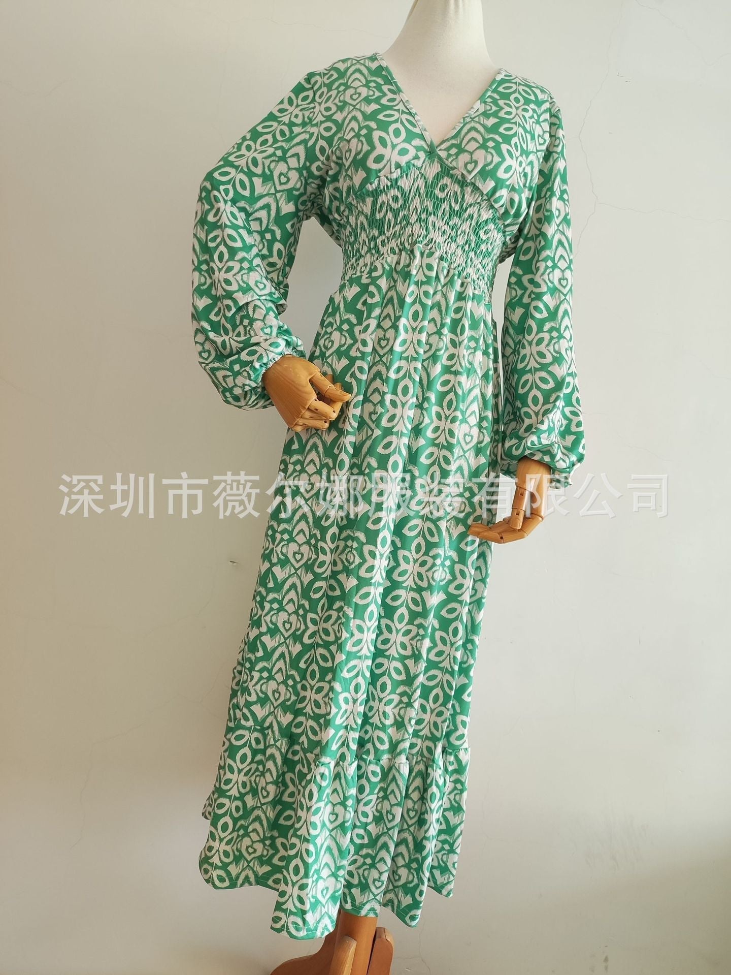 Fudus Plus Size Blumenkleid mit V-Ausschnitt, Feen-Stil