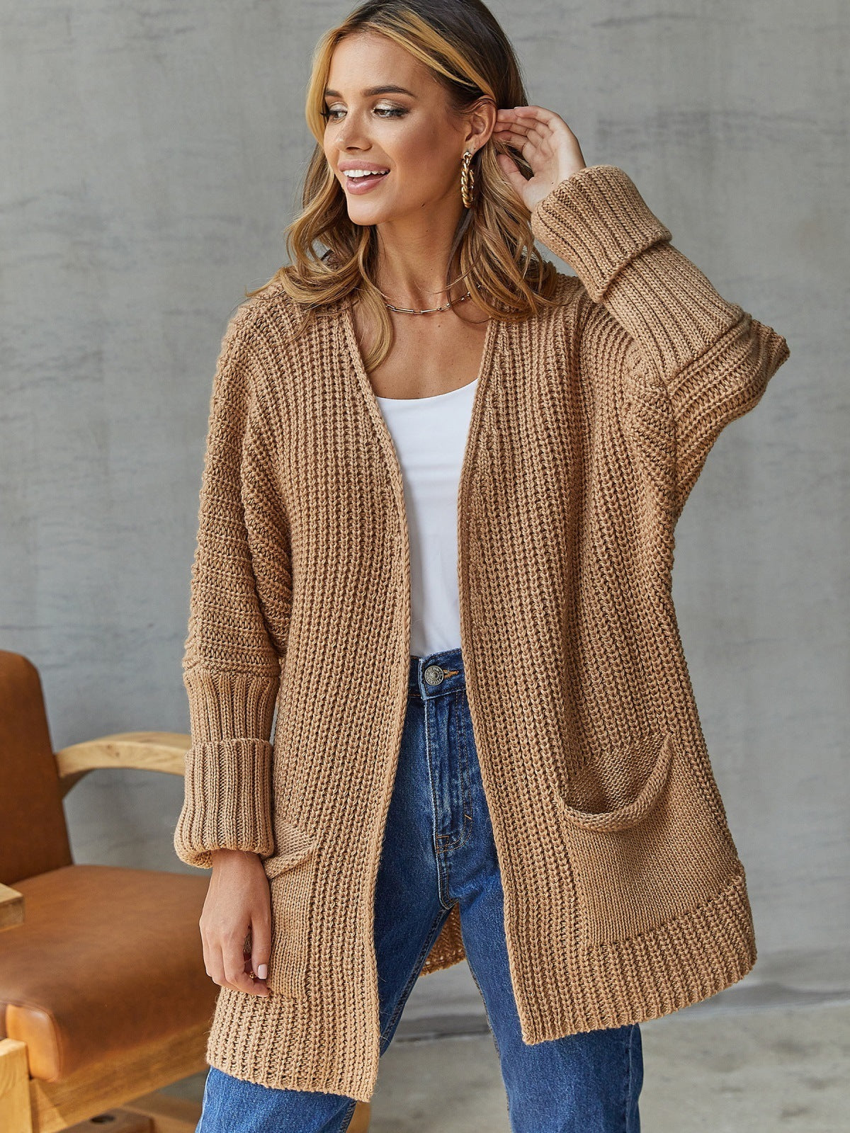 Damen gemütliche Strickjacke mit tiefen Taschen und volumetrischen Ärmeln Krohn-e