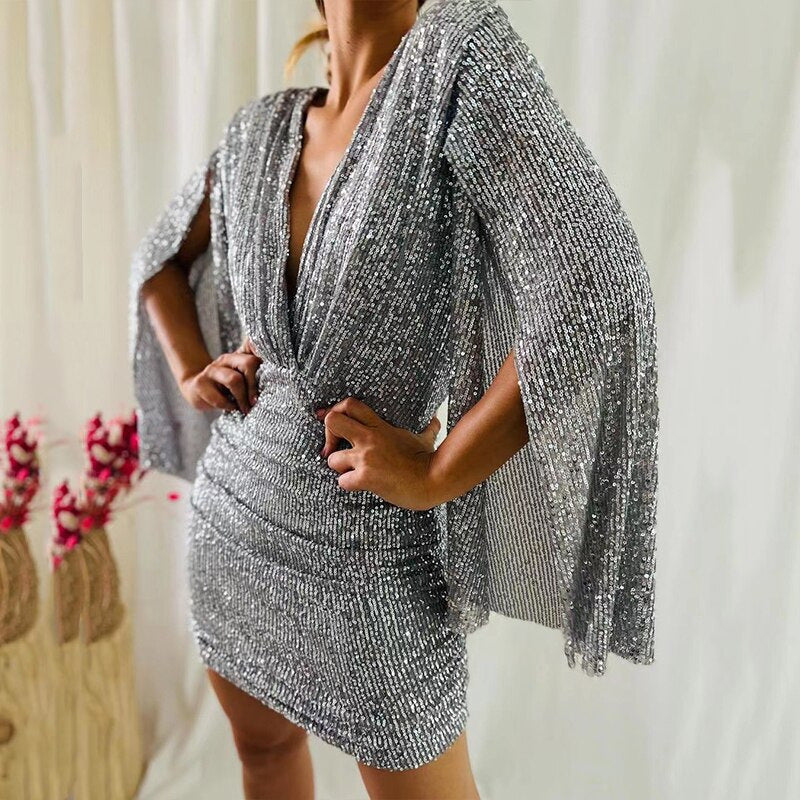 Kurzes Pailletten-Kleid von Fudus im glamourösen Stil
