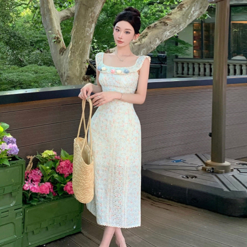 Fudus figurbetontes Spitzenkleid mit floralem Ausschnitt