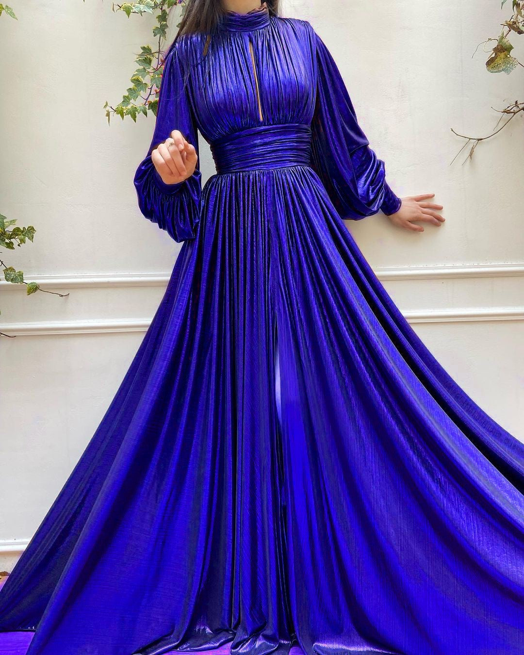 Damen Elegantes Maxikleid mit plissierten Details und luxuriösem Fall Krohn-e