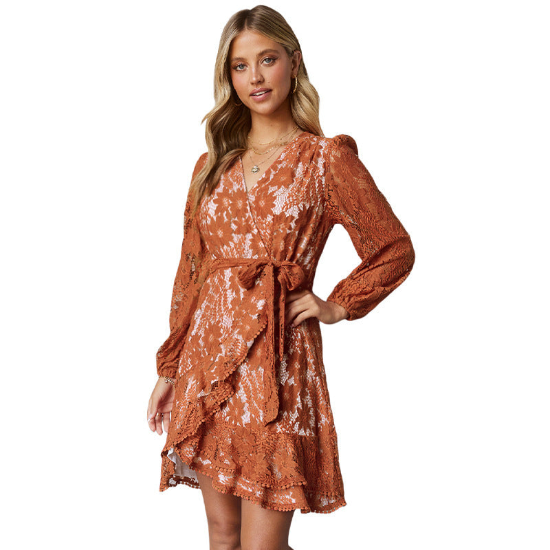 Elegantes Pavlina Damenkleid mit Trägern und Spitze