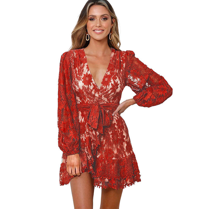 Elegantes Pavlina Damenkleid mit Trägern und Spitze