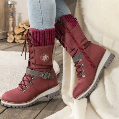 Krohn-e | Knöchelhohe Strickstiefel mit Schnürsenkeln, Reißverschluss und Riemen