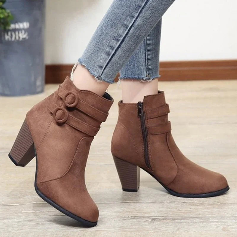 Krohn-e | Retro-Gürtel-Schnalle Block-Absatz-Stiefel