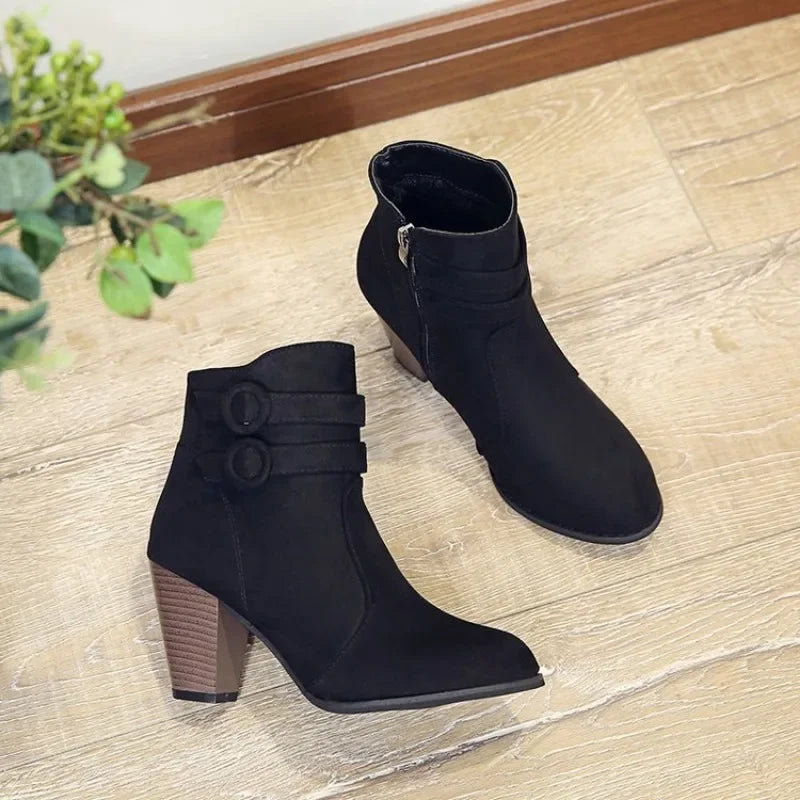 Krohn-e | Retro-Gürtel-Schnalle Block-Absatz-Stiefel