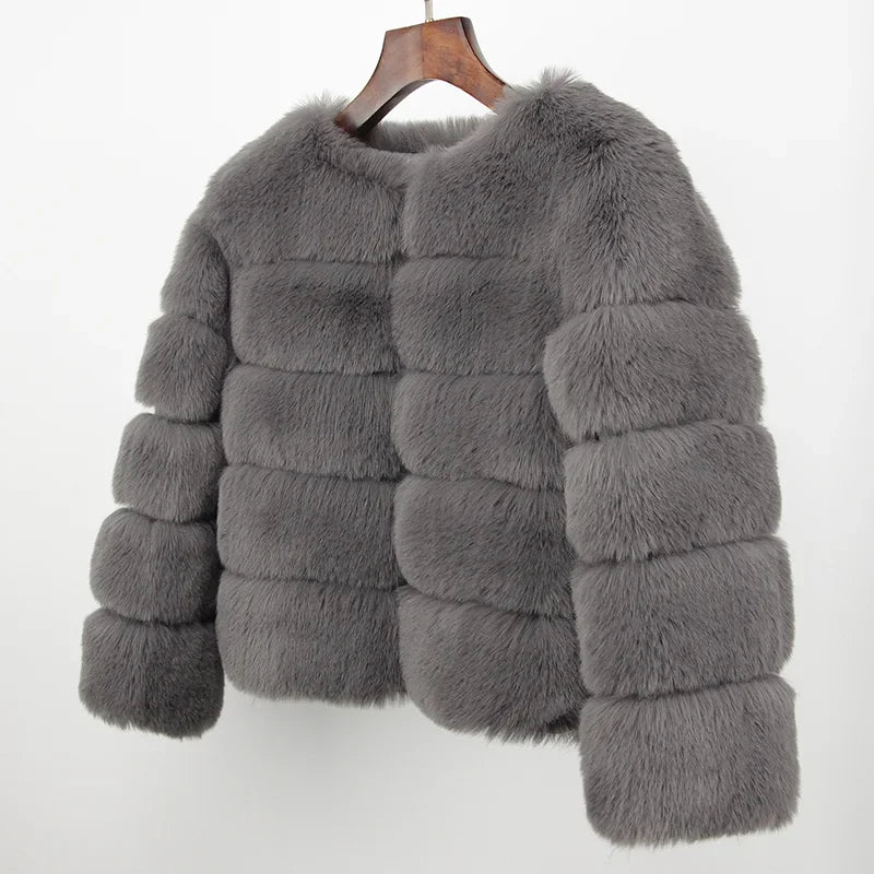 Moderne, bequeme Winterjacke von Aini