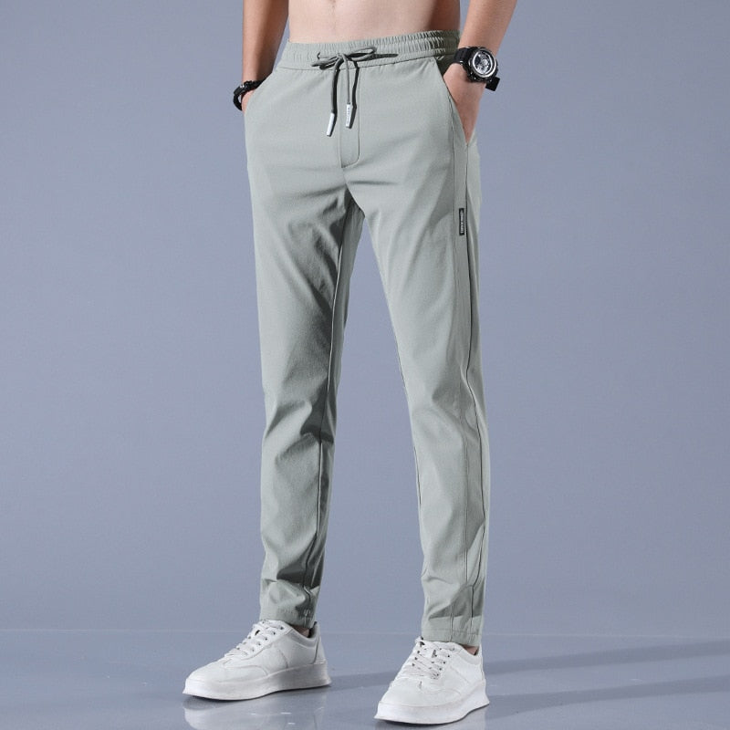Herrenhose mit Schnelltrocknungsfunktion und Stretchanteil