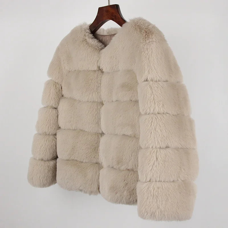 Moderne, bequeme Winterjacke von Aini