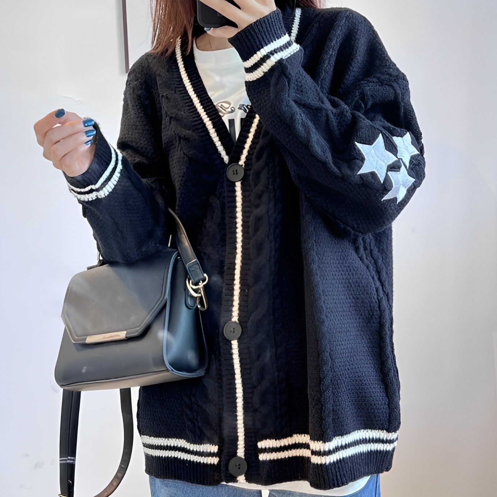 Krohn-e | Warmer Karamell Damenstrickjacke Mit Stilvoller Stickerei