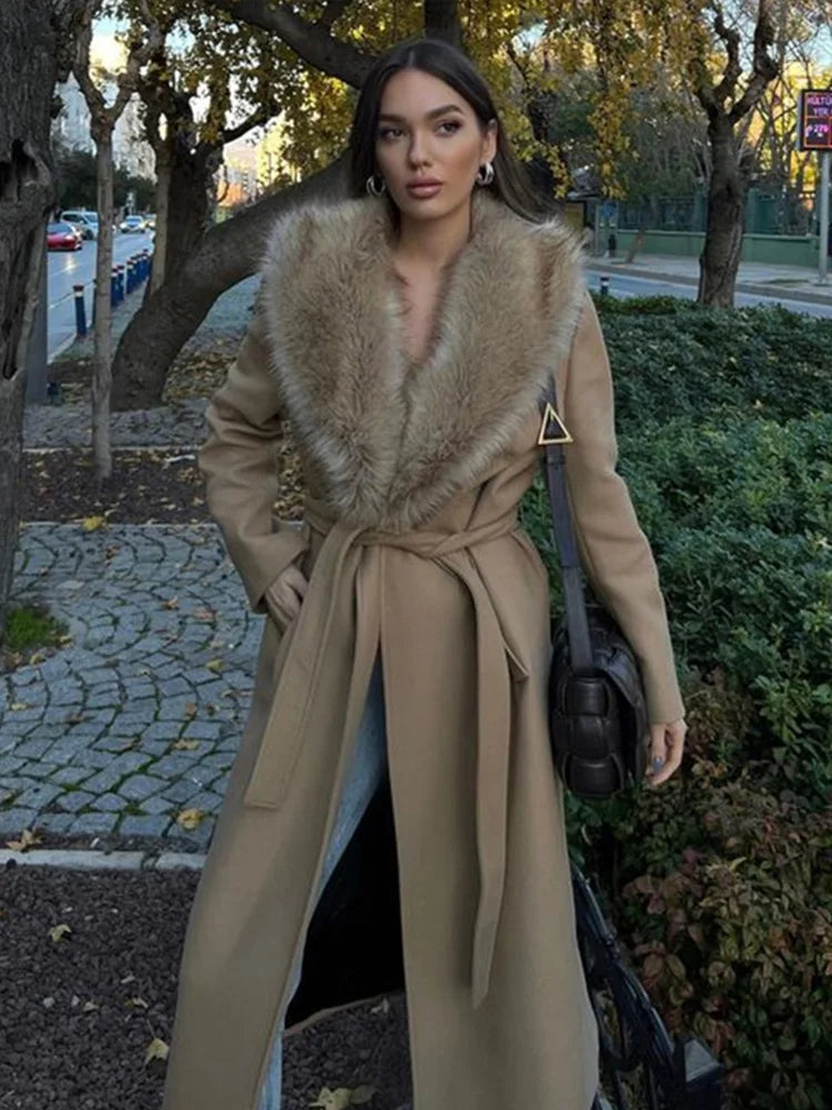 Krohn-e | Lange Jacke mit Kunstpelzkragen Taillierte Passform Eleganter Look