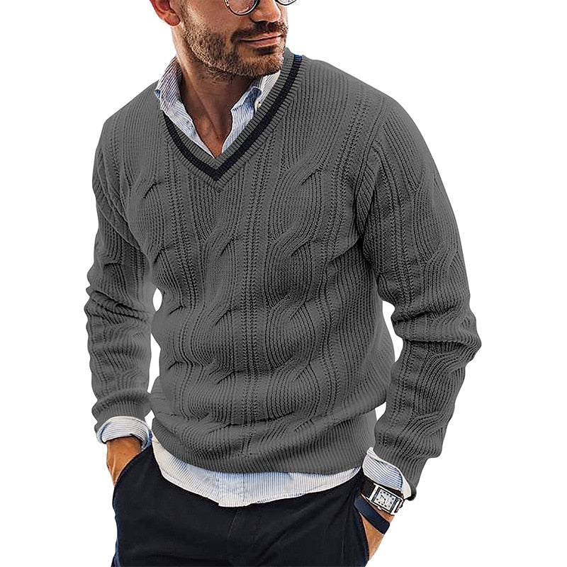 Herrenpullover mit Zopfmuster und tiefem V-Ausschnitt