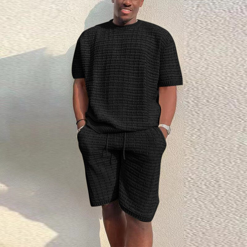 Modisches Sommer-Outfit für Herren: Shirt und kurze Hose – Monte